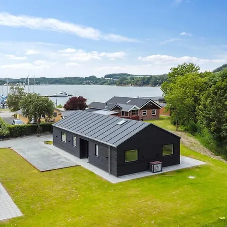 Stygg - 75m From The Sea By Interhome